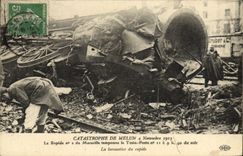 CPA Train Catastrophe de Melun 4 novembre 1913 Le rapide n°2 de Marseille tamponne le Train Poste La locomotive du rapid
