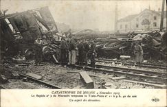 CPA Train Catastrophe de Melun 4 novembre 1913 Le rapide n°2 de Marseille tamponne le Train Poste Un aspect des decombre