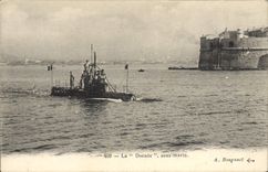 VINTAGE POSTCARD Boat the Sea-bream Submarine