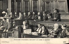 CPA Madame Steinheil devant la cour d'assises Attitude de Mme Steinheil devant la cour d'assises