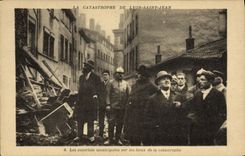 CPA Sapeurs Pompiers Catastrophe de Lyon Saint Jean Les autorites municipales sur les lieux de la catastrophe 