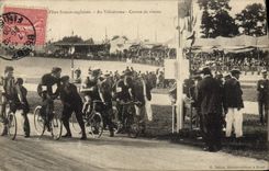 CPA Velo Cycle Cyclisme Fetes Franco anglaises Au velodrome Course de vitesse TOP