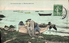 Vida de la POSTAL de la VENDIMIA con el mar puesto del barco seco