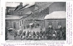 La catástrofe del oficial de policía de la policía de la POSTAL de la VENDIMIA Courrieres del 10 de marzo de 1906 que mantiene los gendarmes la presiona Sallaumines