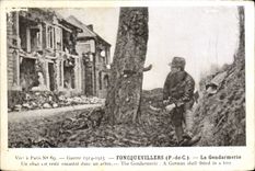 Oficial de policía de Foncquevillers de la policía de la POSTAL de la VENDIMIA la gendarmería que un este de la cáscara encaja en un árbol