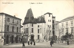 VINTAGE POSTCARD Agen the museum municipal Theater