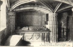 CPA Guerande Interieur de L'Eglise Le tombeau de Tristan de Carne et la crypte