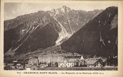 CPA Chamonix Mont Blanc Le Majestic et le Brevent