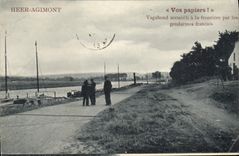 CPA Douane Douanes Douanier heer Agimont Vagabond accueilli a la frontiere