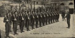 CPA Sapeurs Pompiers Une section a l'exercice 
