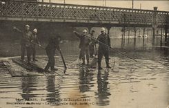 VINTAGE POSTCARD Sappers Firemen Floods of January 1910 Boulevard of Bercy the footbridge of the PLM