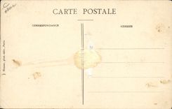 Los bomberos de Sapeurs París de la POSTAL de la VENDIMIA el levantamiento del agua de Seine de los sótanos del mercado de vino tienen Bercy