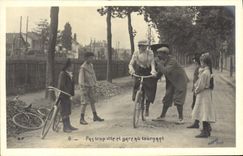 CPA Velo Cycle Cyclisme Femmes Enfants
