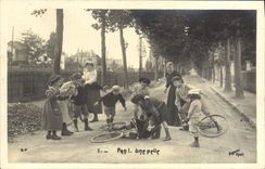 CPA Velo Cycle Cyclisme Femmes Enfants