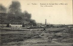 CPA Bateau Toulon Explosion du cuirasse Iena Vue d'ensemble 