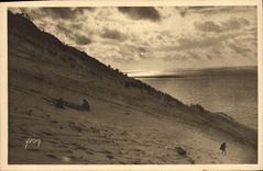 VINTAGE POSTCARD Pouring Arcachon Of the Dune De Pilat