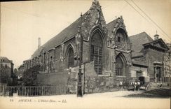 VINTAGE POSTCARD Amiens the Hotel God Barouche Horse