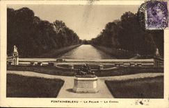 VINTAGE POSTCARD Fontainebleau the Palate the Canal