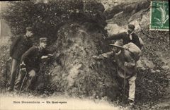 CPA Douanes Nos douaniers Un guet apens 
