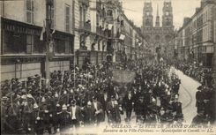 CPA Sapeurs Pompiers Orleans la fete de Jeanne d'Arc en 1907 Banniere de la ville d'Orleans Municipalite et conseil