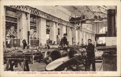 CPA Le Creusot Usines Schneider Montage des tubes Lance torpille