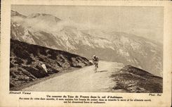 CPA Velo Cycle Cyclisme Un coureur du tour de France dans le col d'Aubisque