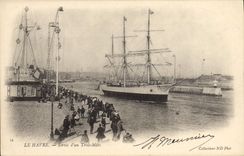CPA Bateau Voilier Le Havre Sortie d'un TRois mats