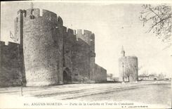 CPA Aigues Mortes Porte de la Gardette et Tour de Constance