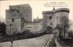 CPA Loches Le Donjon L'Entree et la Cour Louis XI