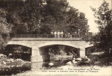 CPA Douane Douanes Bourg Madame Pont international sur le Raour riviere formant la frontiere entre France et Espagne