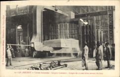 CPA Industrie Usines Schneider Le gros laminoir Lingot de 50000 kilos sortant du four 