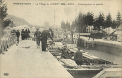 CPA Inondations Le village de Lorroy sur Loing Demenagement en peniche Bateau TOP