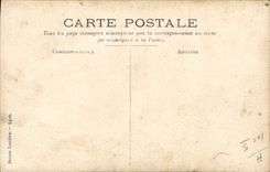 Pozo erótico de la mujer de la POSTAL de la VENDIMIA él está después de él