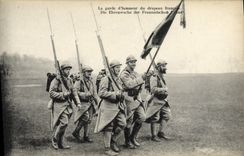 VINTAGE POSTCARD Militaria guard of honor of the French flag