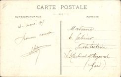 CPA Militaria Drapeau allemand du 94eme Pomeranien pris a l'ennemi a Senlis Capitaine de Hussard