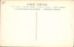 CPA Militaria Le general Gouraud decore le drapeau d'un regiment heroique