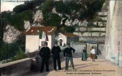 CPA Douanes Menton Frontiere Franco italienne Poste et douaniers italiens
