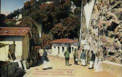 Las aduanas de la POSTAL de la VENDIMIA Menton tienden un puente sobre la frontera italiana libre de St. Louis