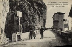 Aduanas de la POSTAL de la VENDIMIA Menton la frontera de aduanas francesa e italiana con el puente santo louis