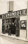 CARTE PHOTO Cafe Madeleine et Emile Coynet