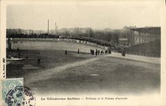CPA Velo Cycle Cyclisme Velodrome Buffalo Tribune et le poteau d'arrivee 