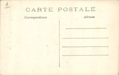 CPA Militaria Aux Invalides Paris Le dernier drapeau pris aux Allemands