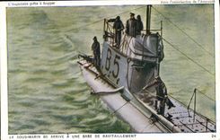 VINTAGE POSTCARD Bateau Underwater Submarine the B5 submarine arrives has a base of supply