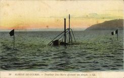 CPA Bateau Sous marin Sous-marin Torpilleur sous marin effectuant une plongee