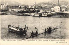 CPA Bateau Sous marin Sous-marin Gustave Zele ayant a bord M Loubet President de la Republique Francaise