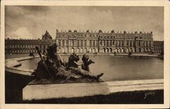 CPA Parc de Versailles Facade du Chateau sur les Parterres d'Eau