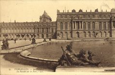 VINTAGE POSTCARD Versailles the Frontage On the Park