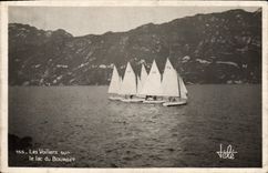 VINTAGE POSTCARD Sailing Boat sailing ships on the lake of Le Bourget