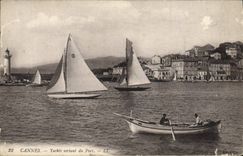 CPA Bateau Voilier Cannes Yachts sortant du port 