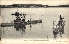 CPA Bateau de guerre Sous-marin attendant les ordres 
